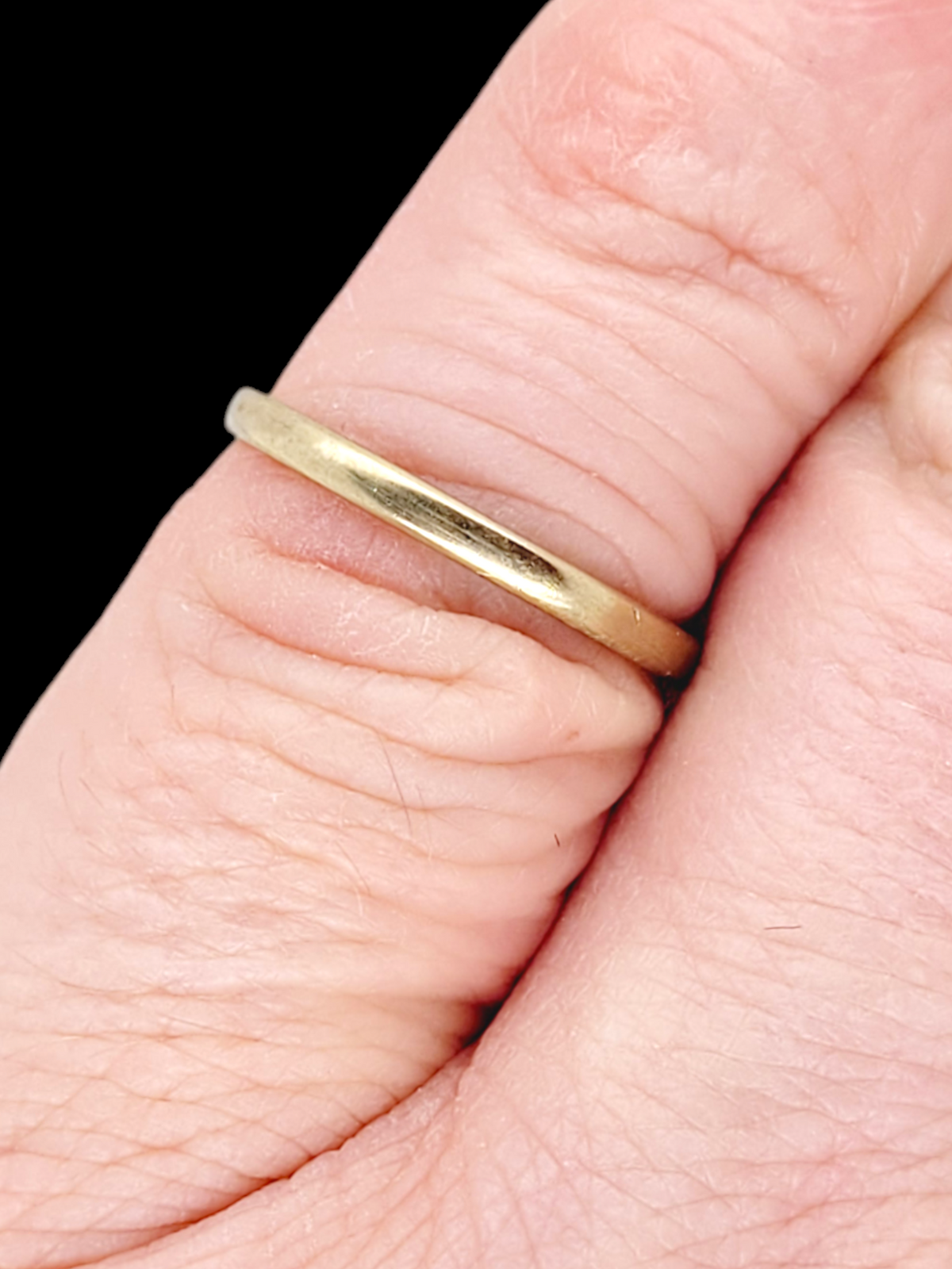 Bride's 18ct gold wedding band
SKU: 7063