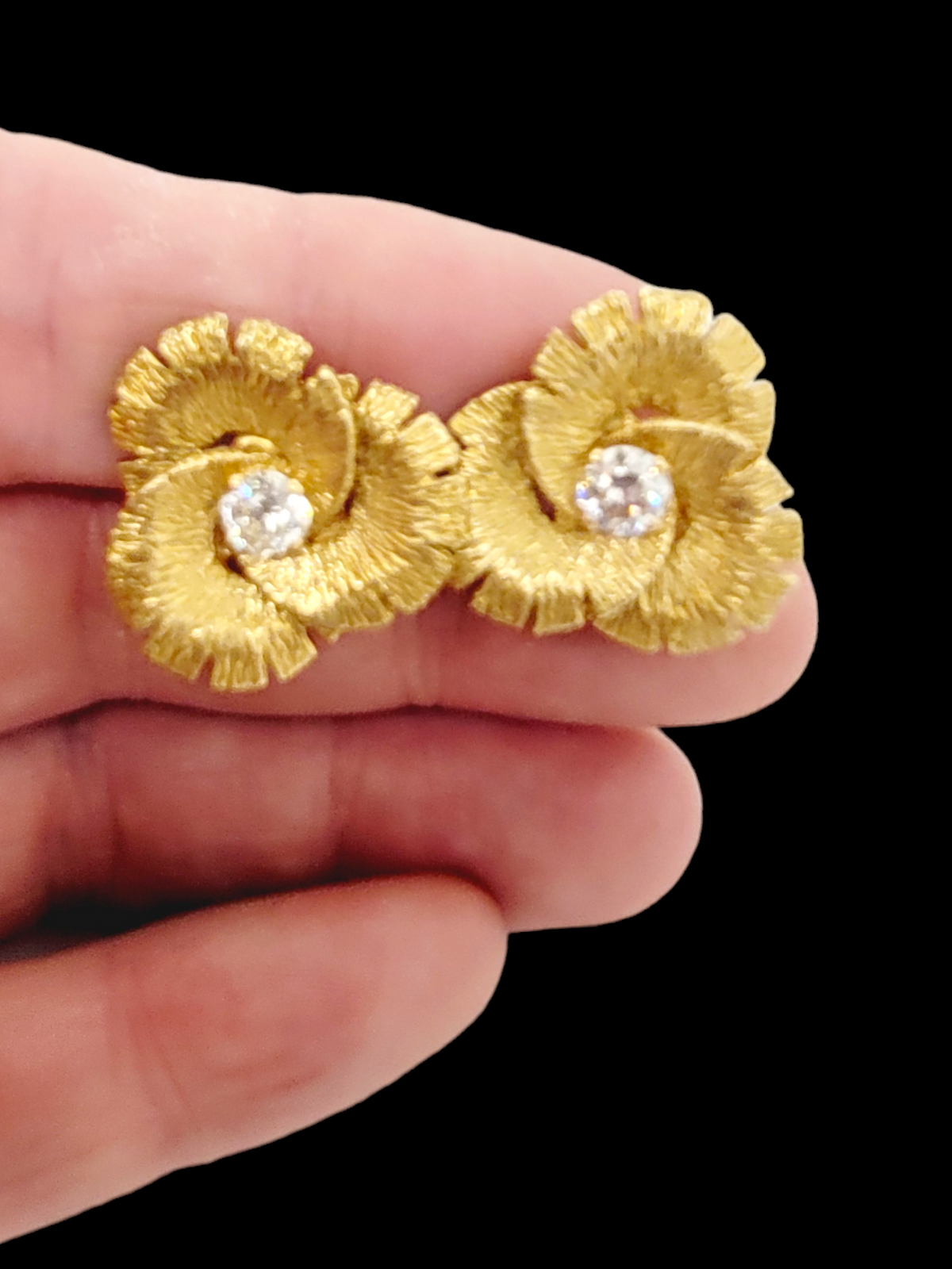 Cool 1960's organic trefoil gold and diamond earrings
SKU: 7070