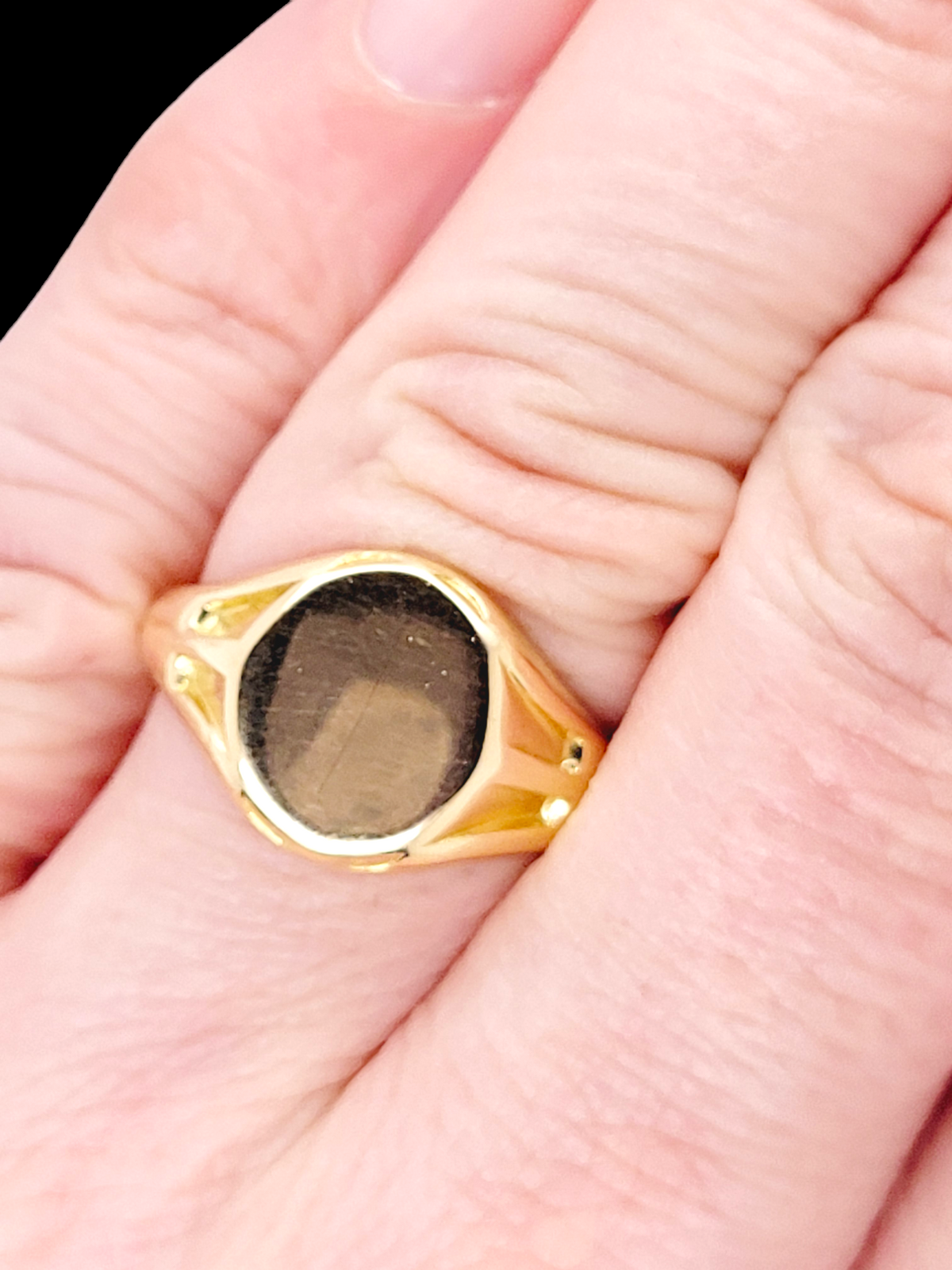 Heavy gauge 18ct gold signet ring
SKU: 7079