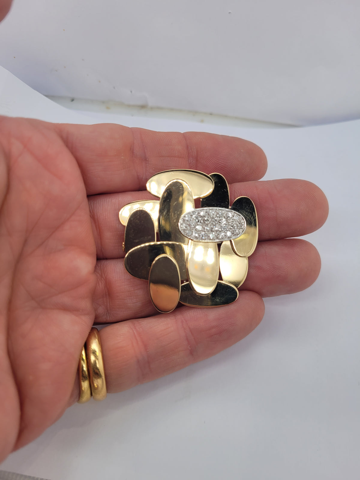 Modernist dimensional 18ct and diamond brooch sku 8521