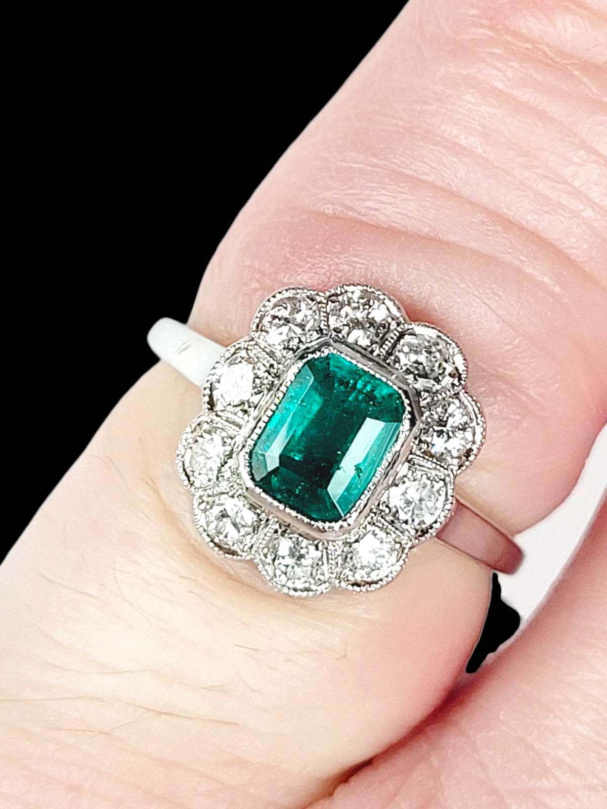 Art deco emerald and diamond cluster engagement ring
SKU: 8438