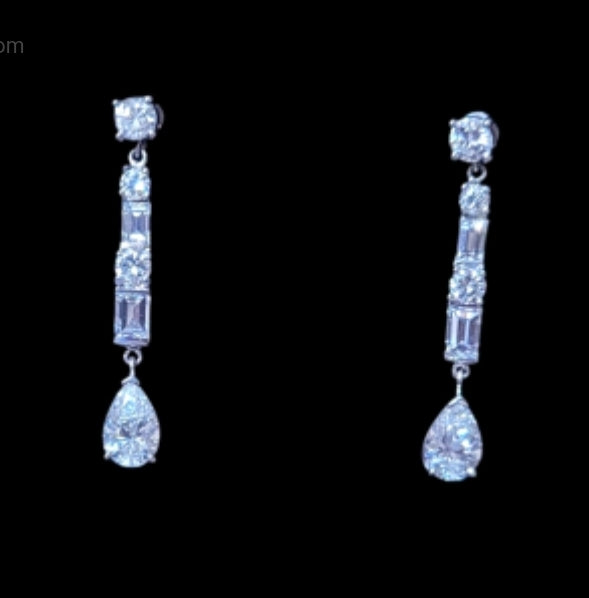 Pair of diamond drop earrings
SKU: 8242