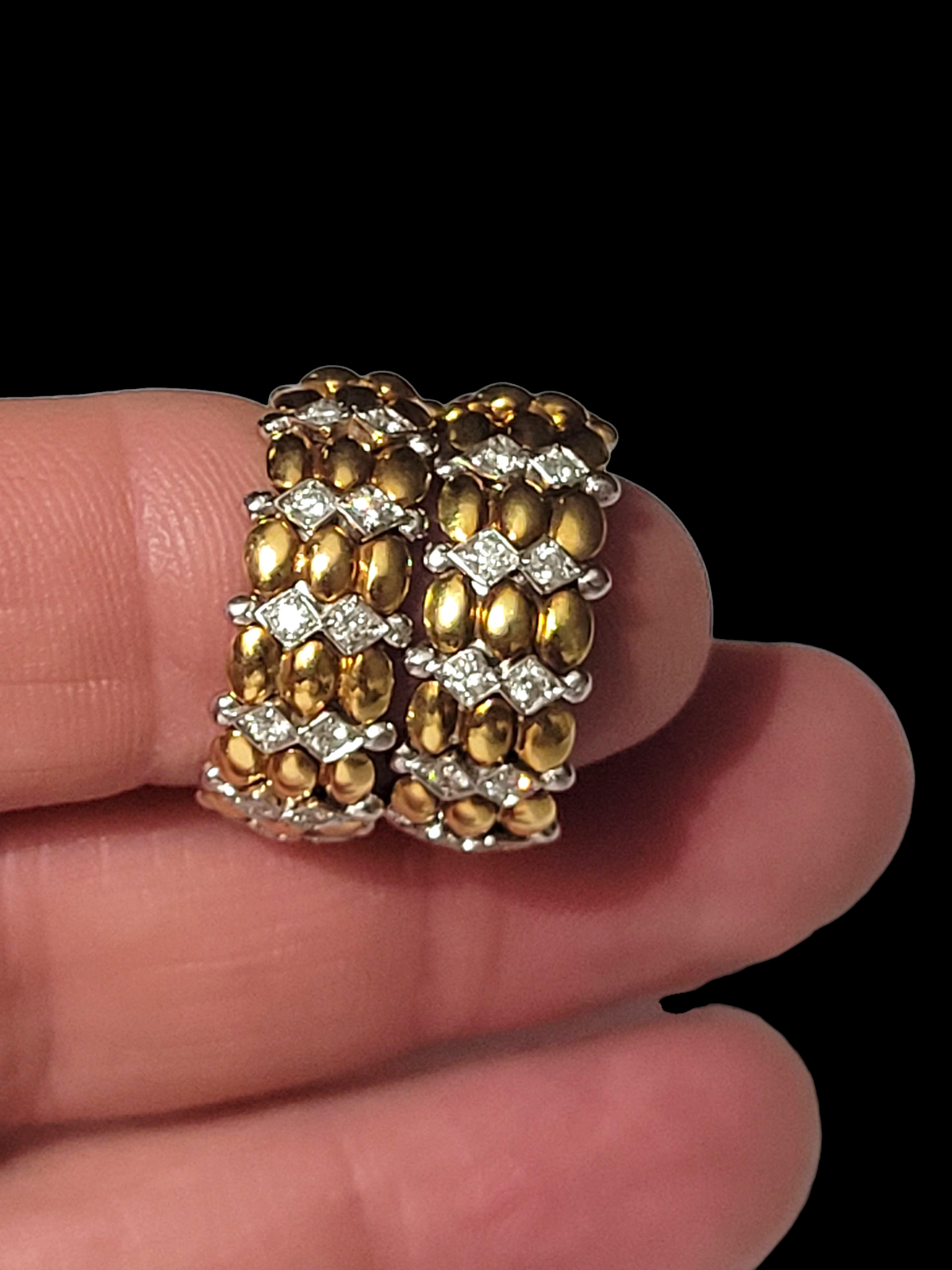 Cool vintage bi colour 18ct gold and diamond hoop earrings
SKU: 8279
