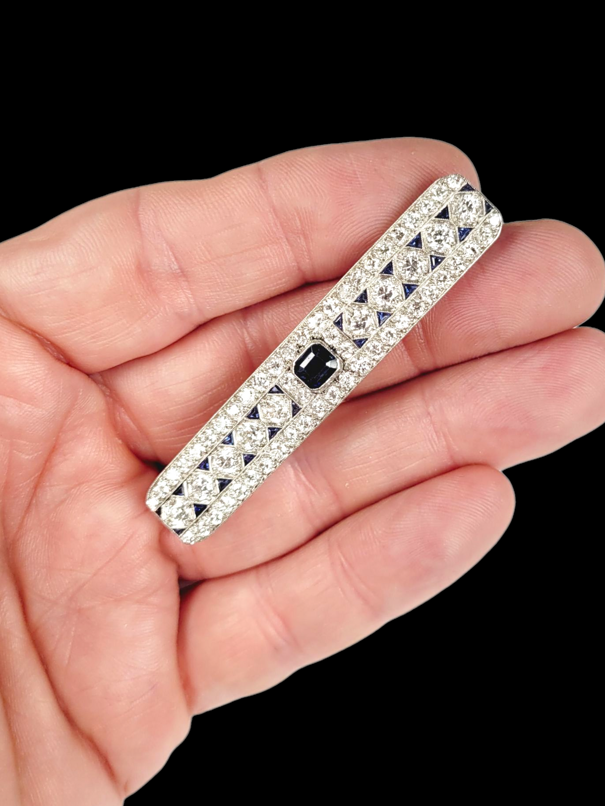 Sapphire and diamond art deco diamond brooch
SKU: 8342