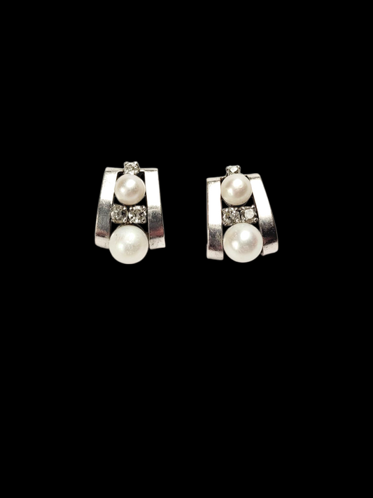 Pearl and diamond earrings
SKU: 8375