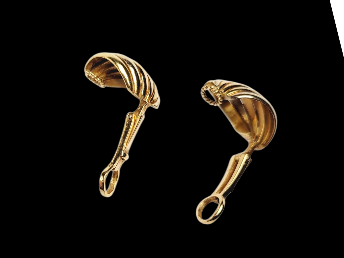 Cool helix vintage 18ct yellow gold day earrings
SKU: 8384