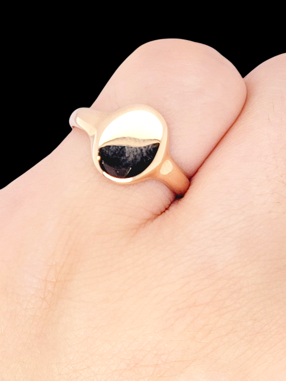 Ladies rose gold signet ring
SKU: 8399