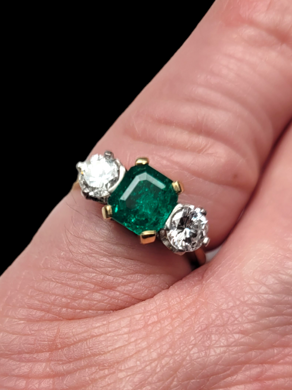 Emerald and diamond ring

SKU: 6441