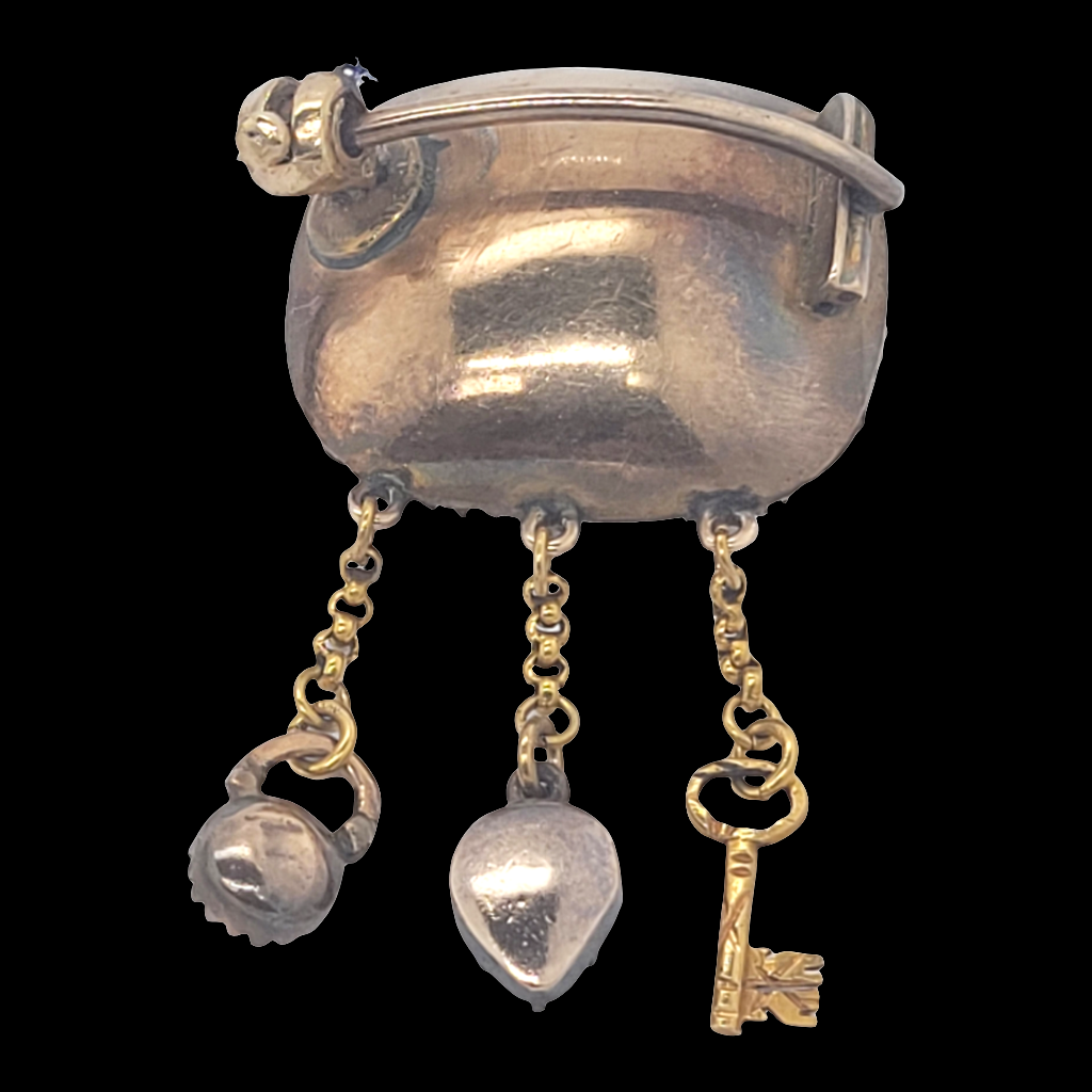 Heart lock and key brooch

SKU: 6494