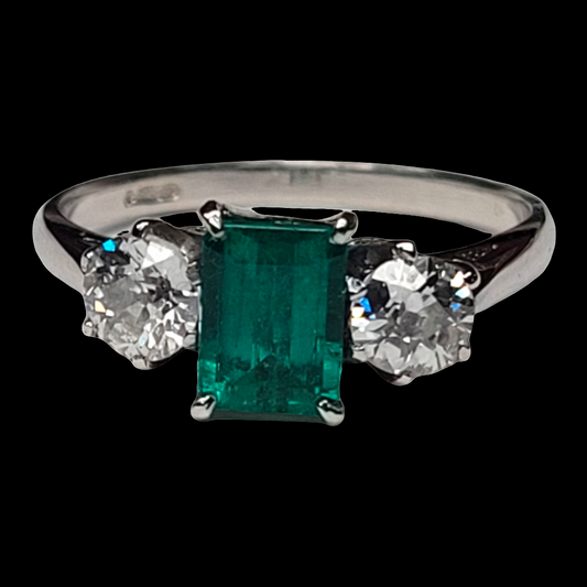 Emerald and diamond engagement ring

SKU: 6437