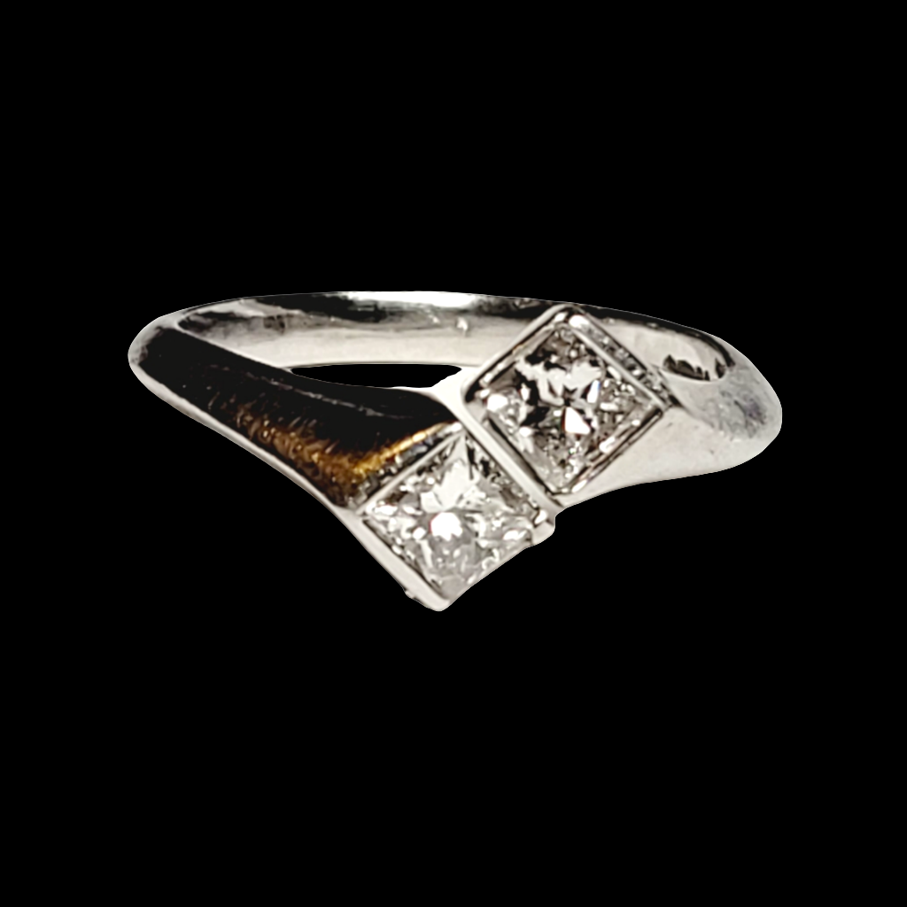 Cool princess cut diamond cross over ring

SKU: 6373
