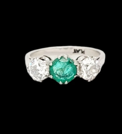 Emerald and diamond ring
SKU: 6791