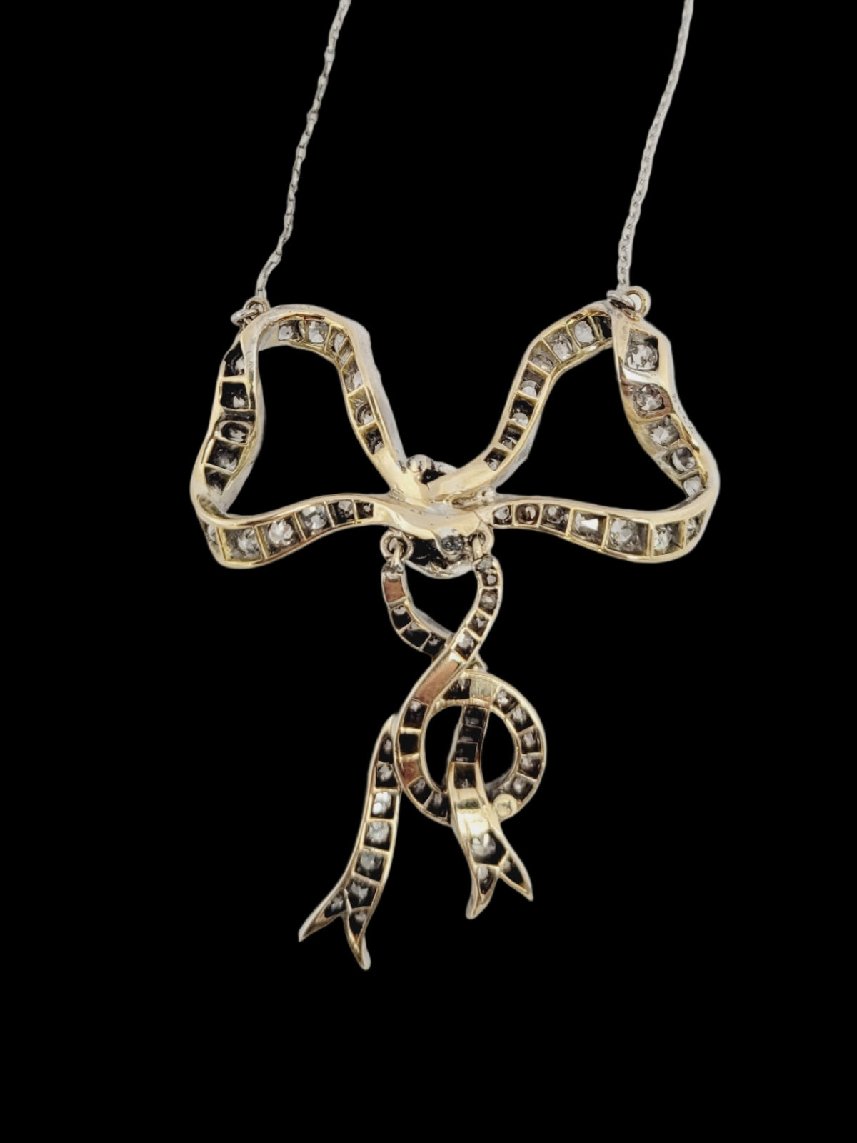Naturalistic entwined antique diamond bow necklace
SKU: 8528