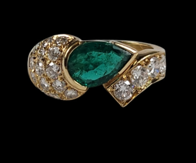 Stylised emerald and diamond ring
SKU: 5065