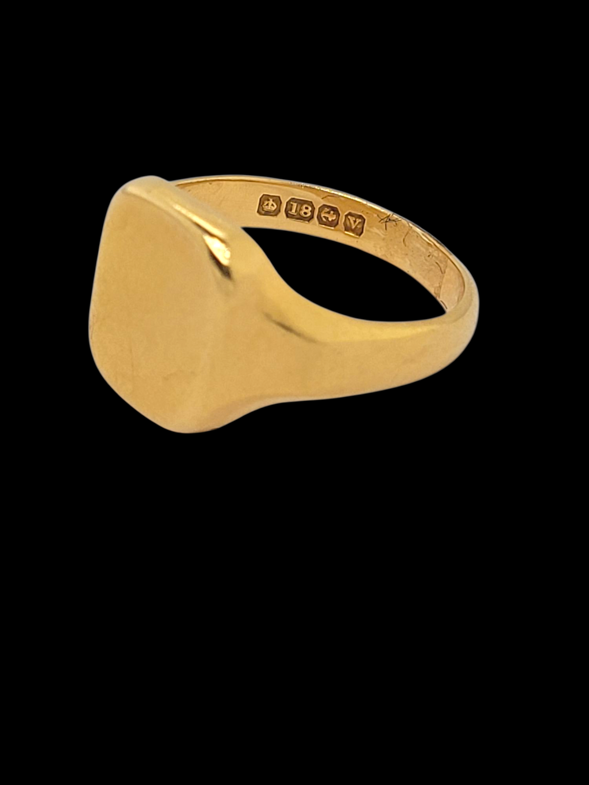 18ct gold cushion shaped signet ring
SKU: 8155