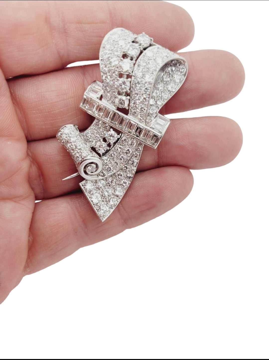 Stylish art deco diamond brooch