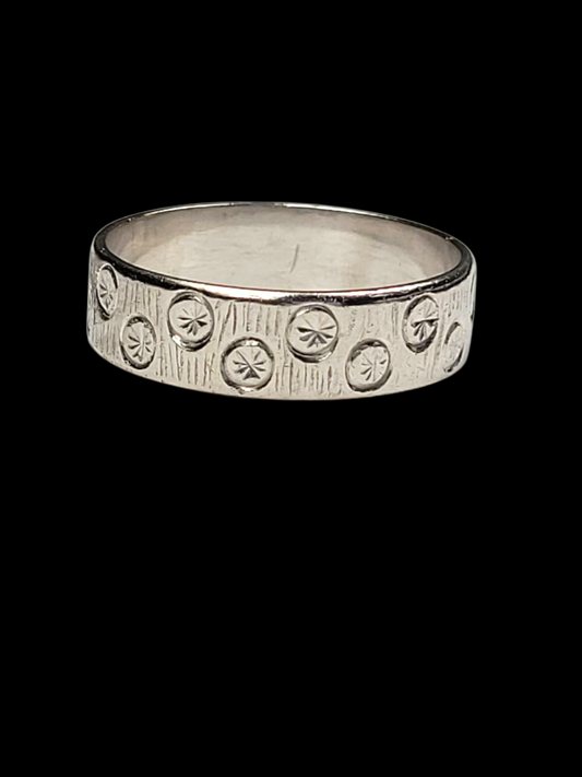 Rare 5.5mm 1979 engraved platinum band
SKU: 8124