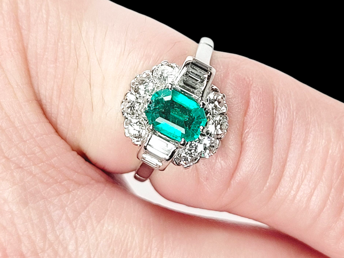 Emerald and baguette diamond engagement ring
SKU: 8437