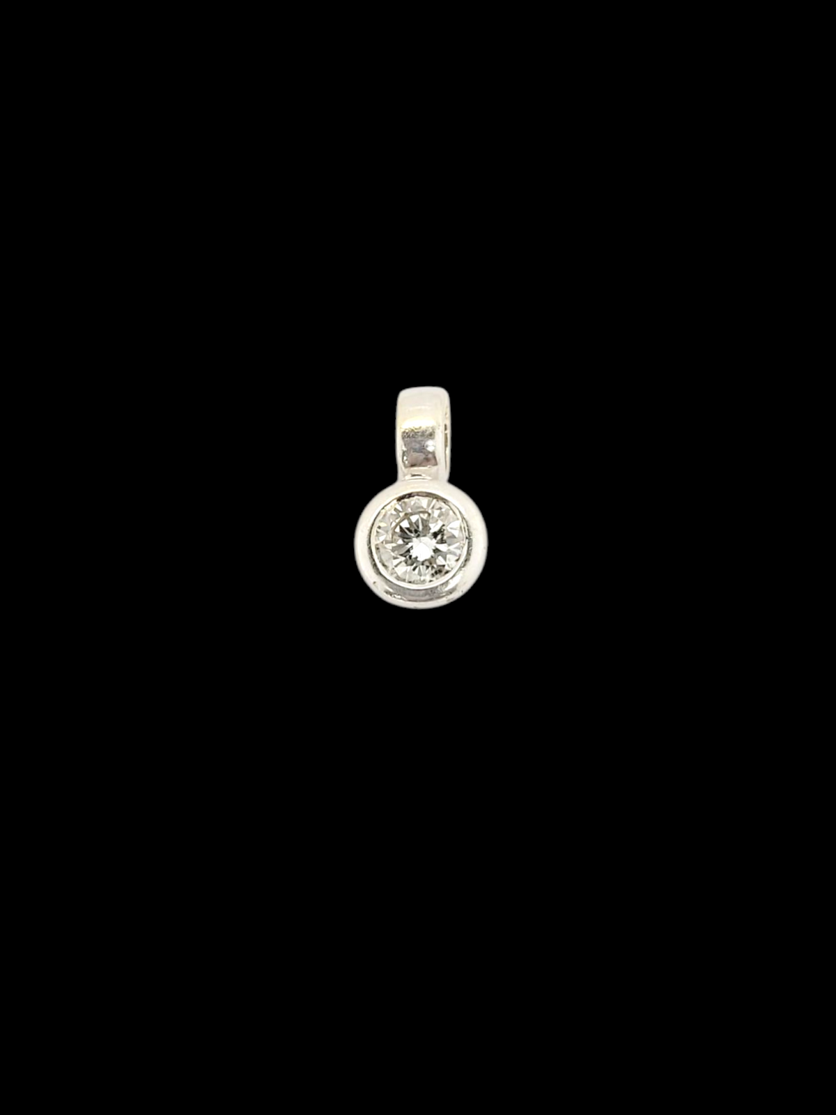 Bezel set diamond pendant
SKU: 8079