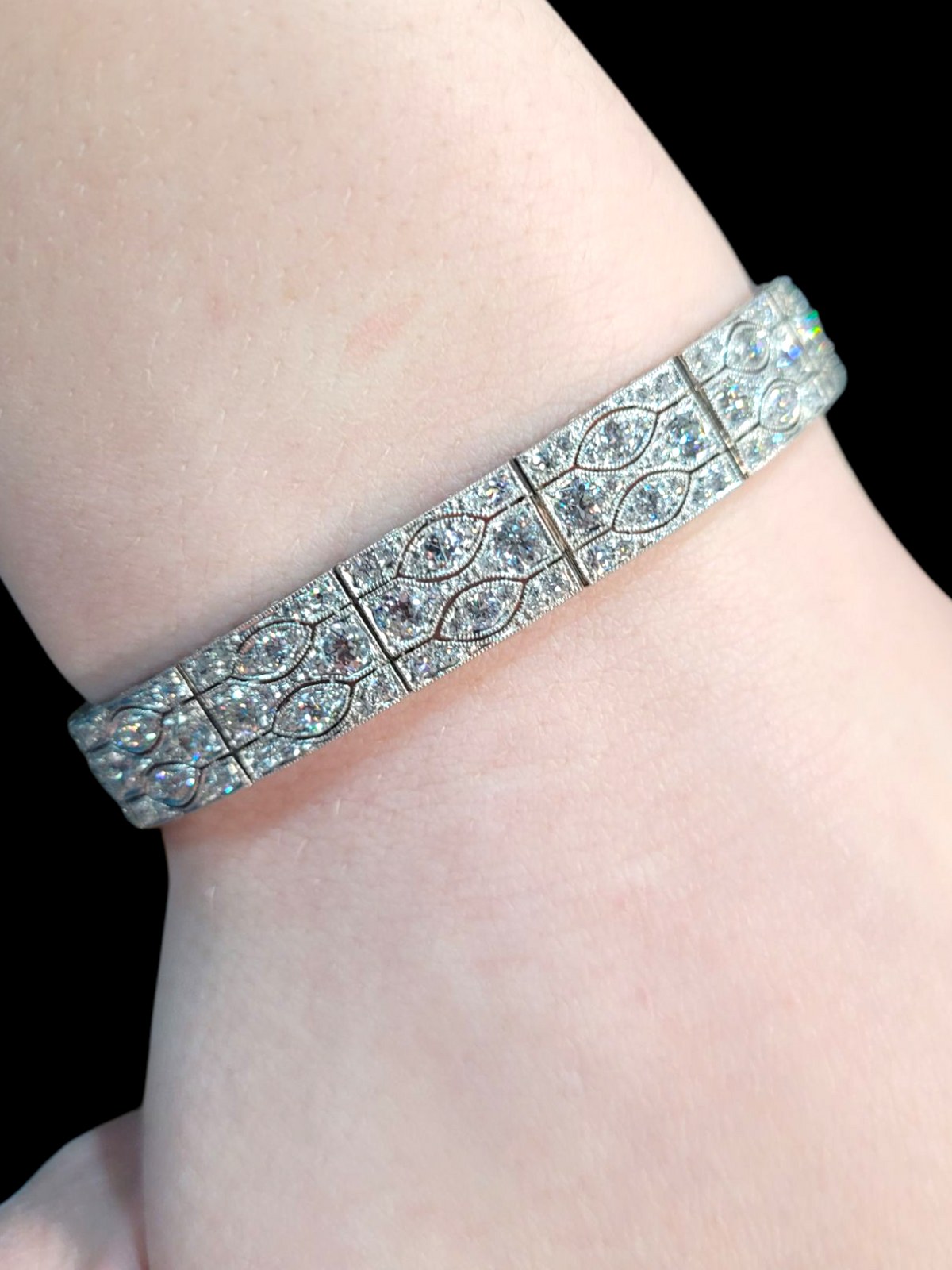 Fine art deco diamond panel bracelet
SKU: 8023