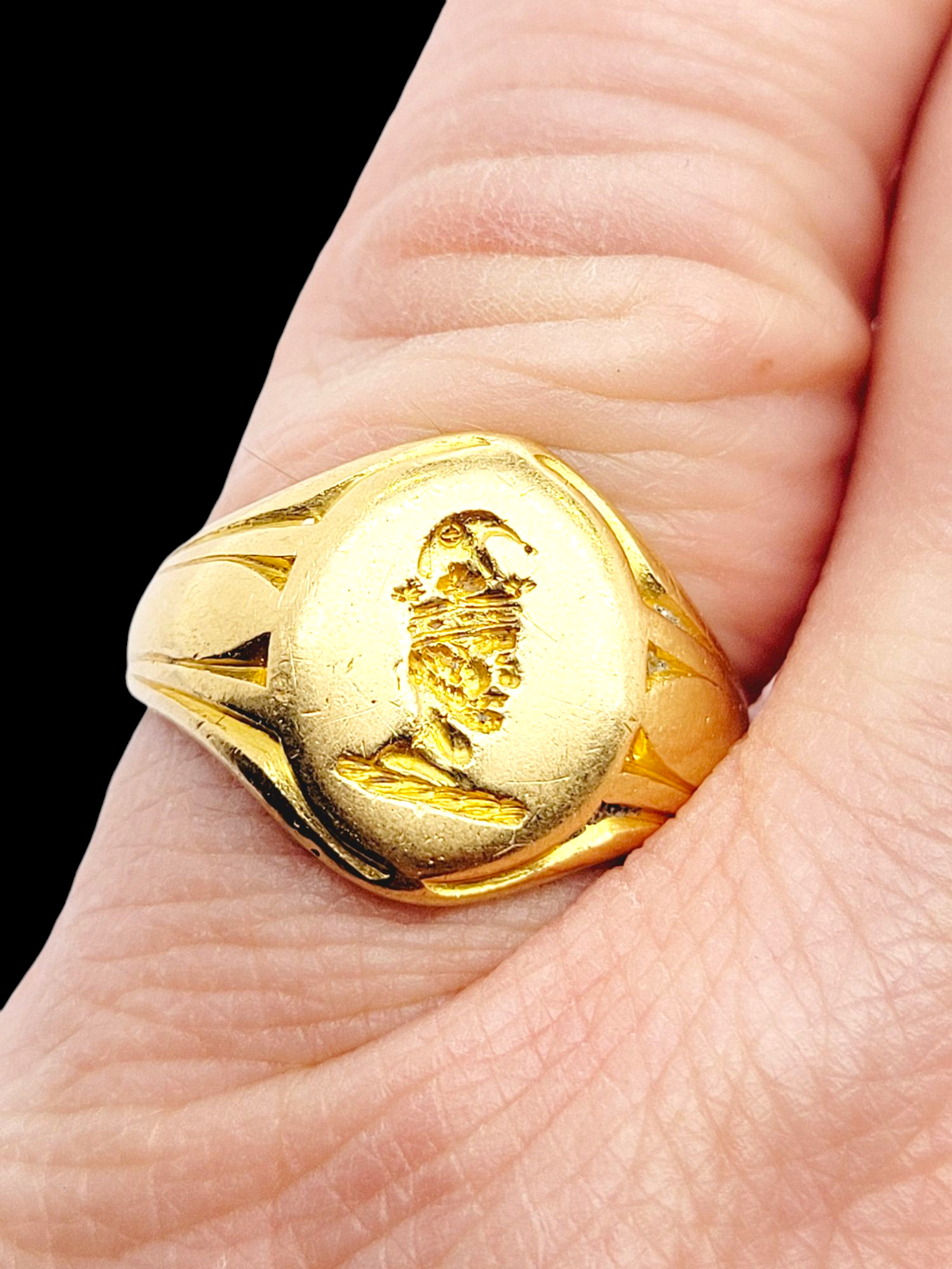 Jester seal engraved signet ring
SKU: 8111