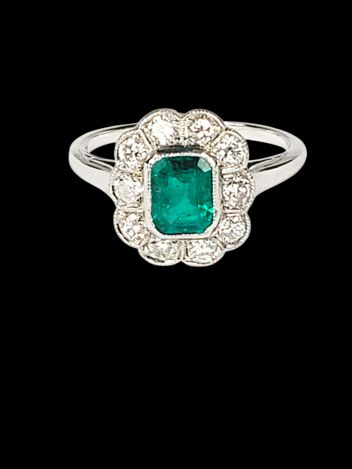 Art deco emerald and diamond cluster engagement ring
SKU: 8438