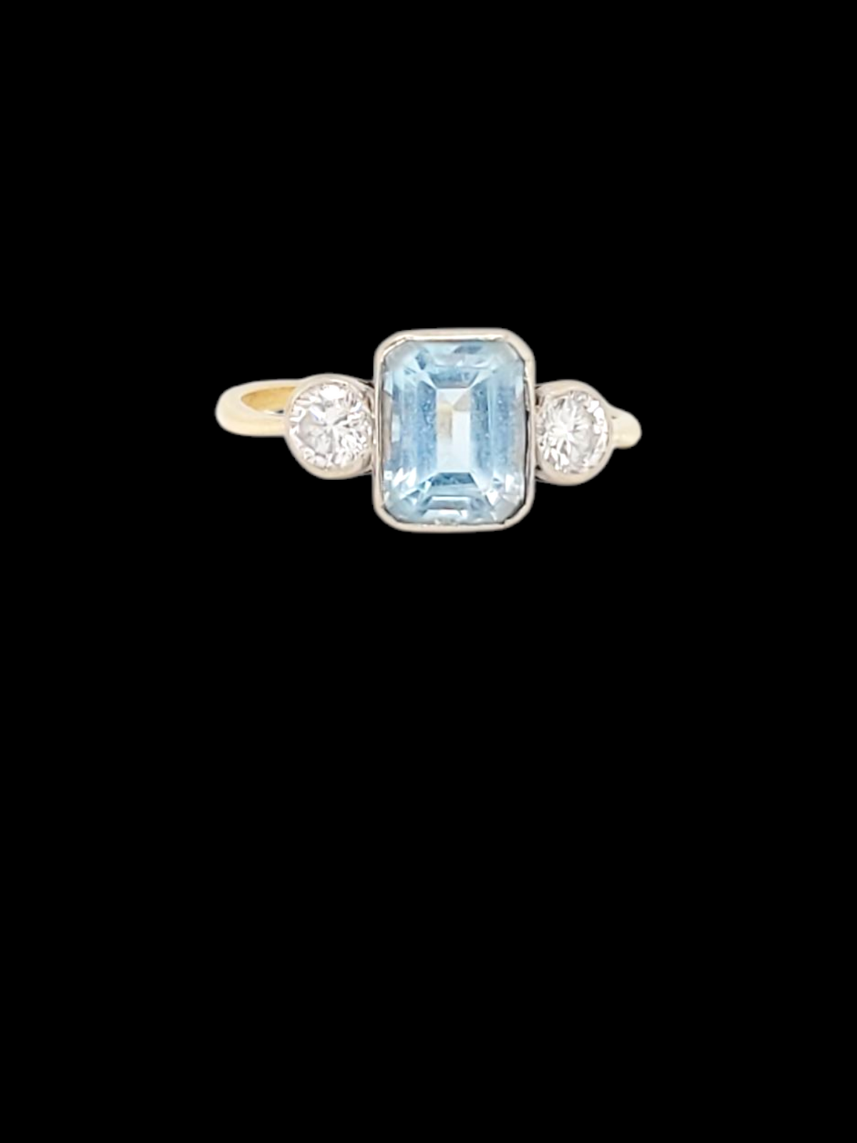 Aquamarine and diamond dress ring
SKU: 8041