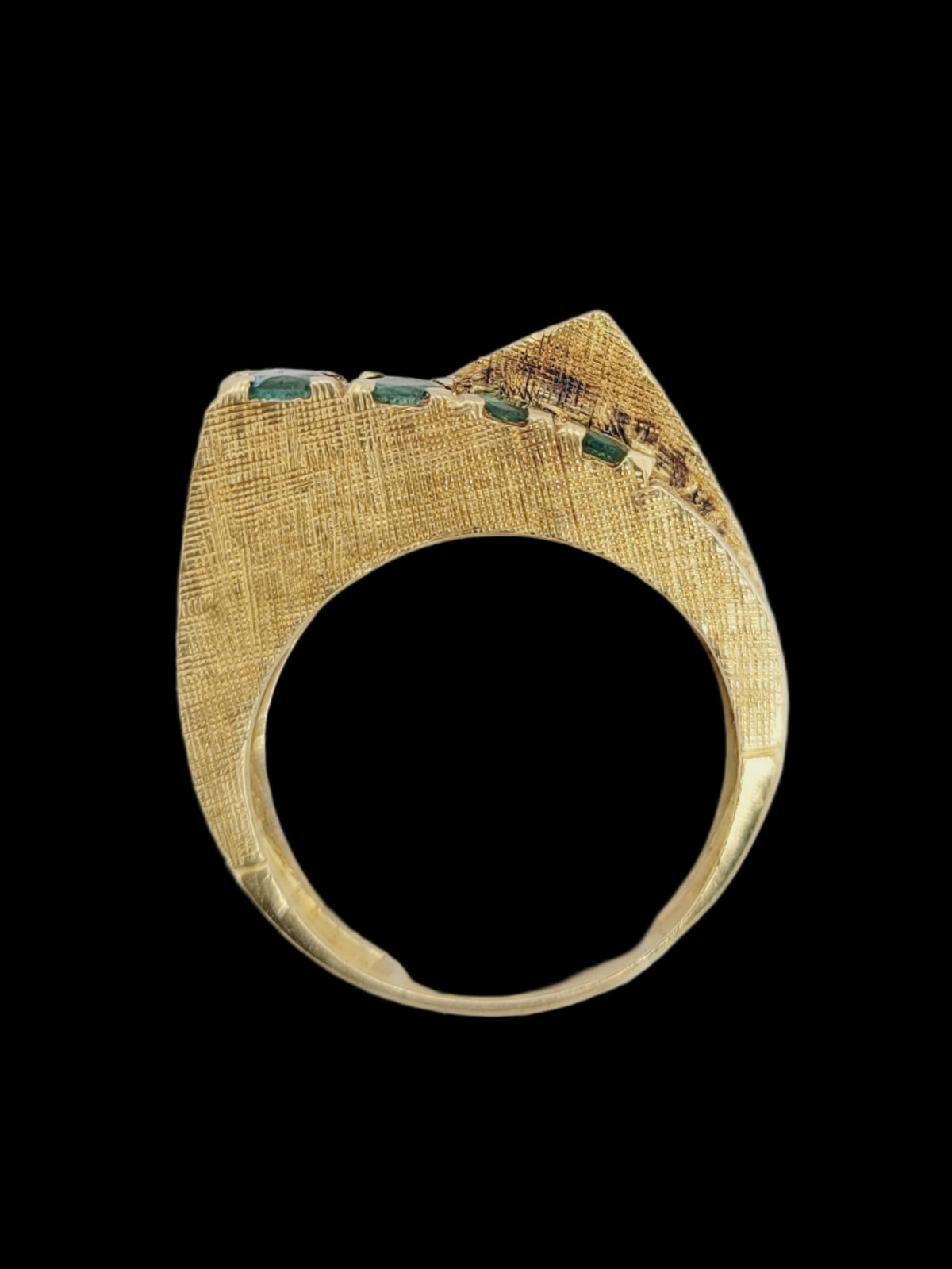 1970s, cool emerald and textured 18ct yellow gold ring sku 8511