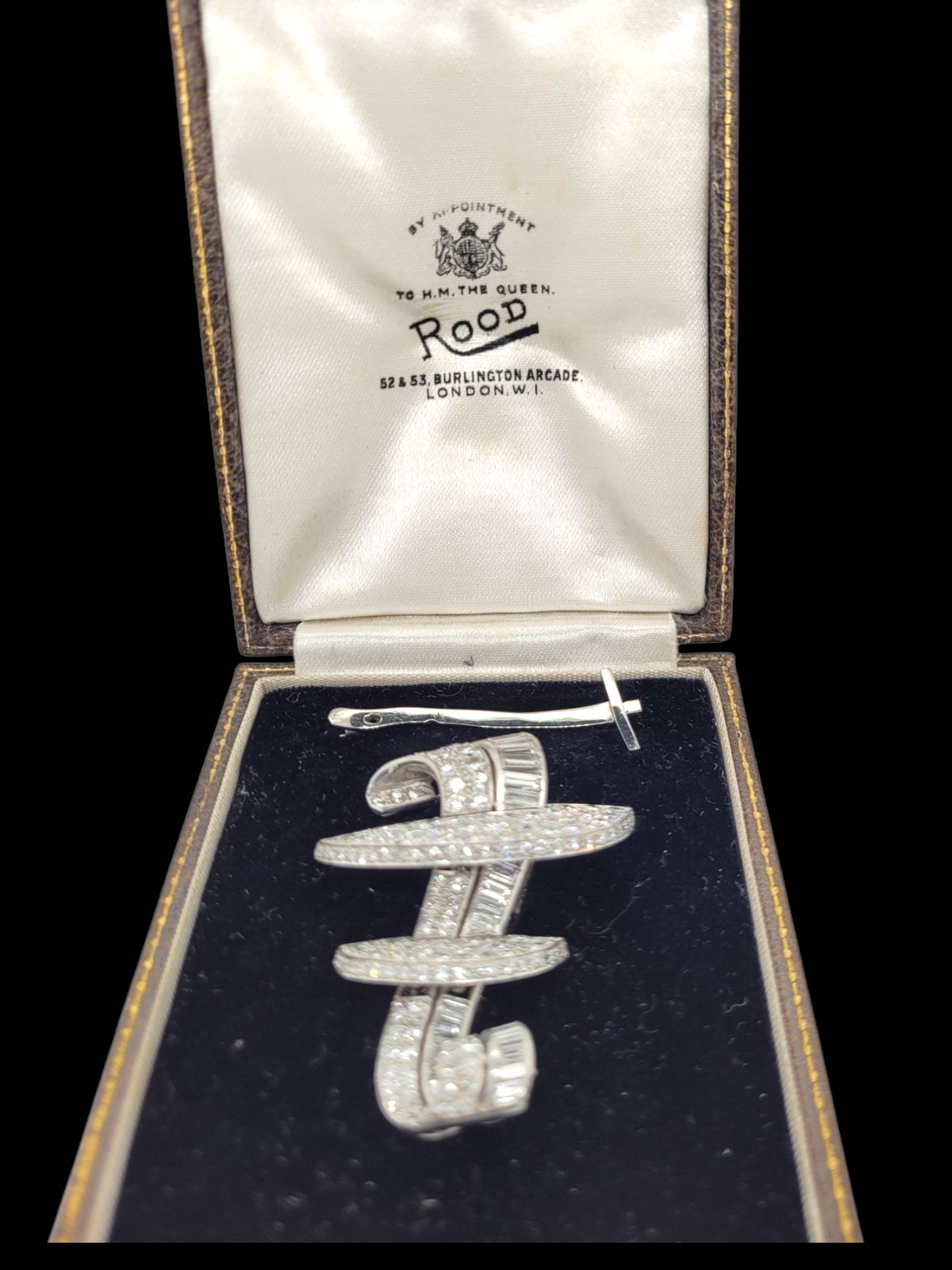 Quality cool art deco diamond clip brooch
SKU: 8024