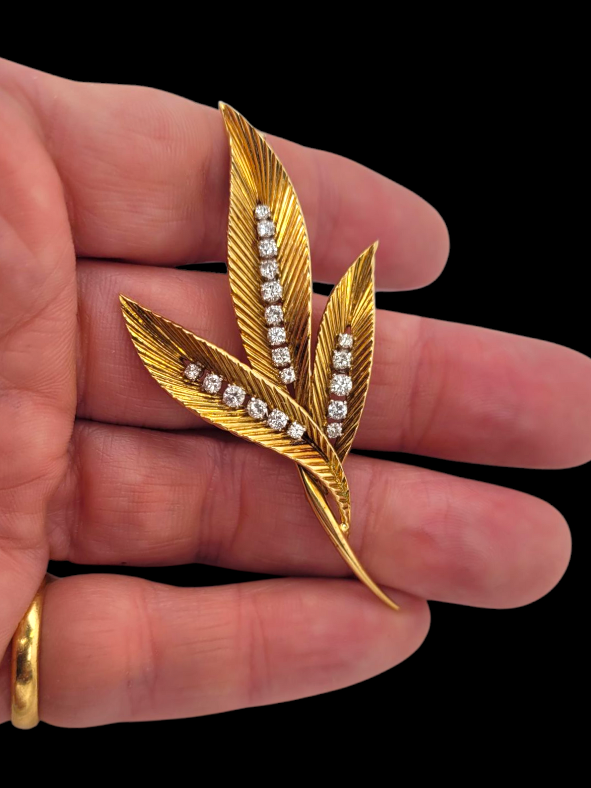 Gubelin 1960's 18ct gold and diamond leaf brooch
SKU: 8037